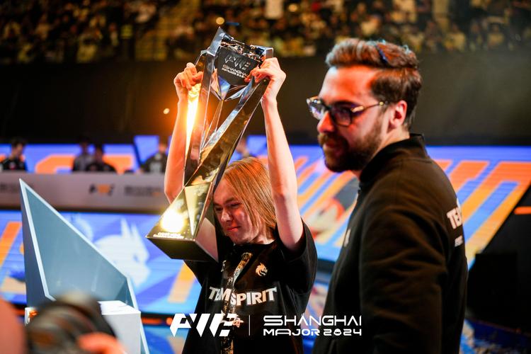 Joker锐评Scout：要么自己还清要么不打了 Doinb真去了高低得去EDG门口磕头