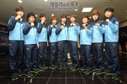 你不知道吗？外国媒体报道说 369 很可能会加入 Anyone's Legend ，因为与Aixiao关系密切。Aixiao回复：666