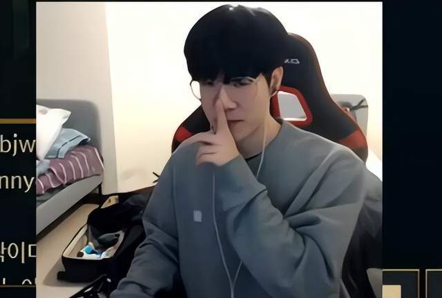 flusha 在与一捆干草相撞后奇迹般地逃过了严重伤害