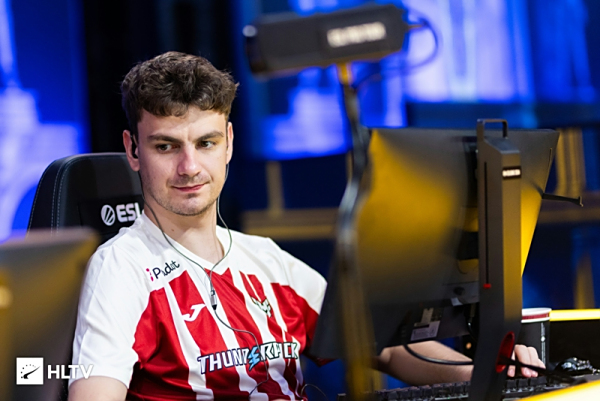 Weibo Gaming 和 Invictus Gaming 从 LPL Split 1 2025 中被淘汰